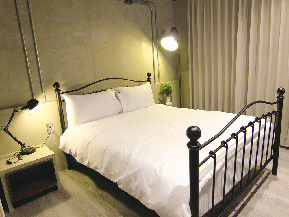 Loft Hostel Fengjia Taichung Buitenkant foto