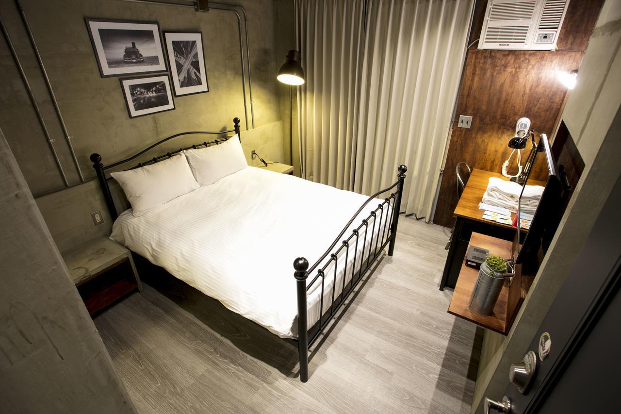 Loft Hostel Fengjia Taichung Buitenkant foto