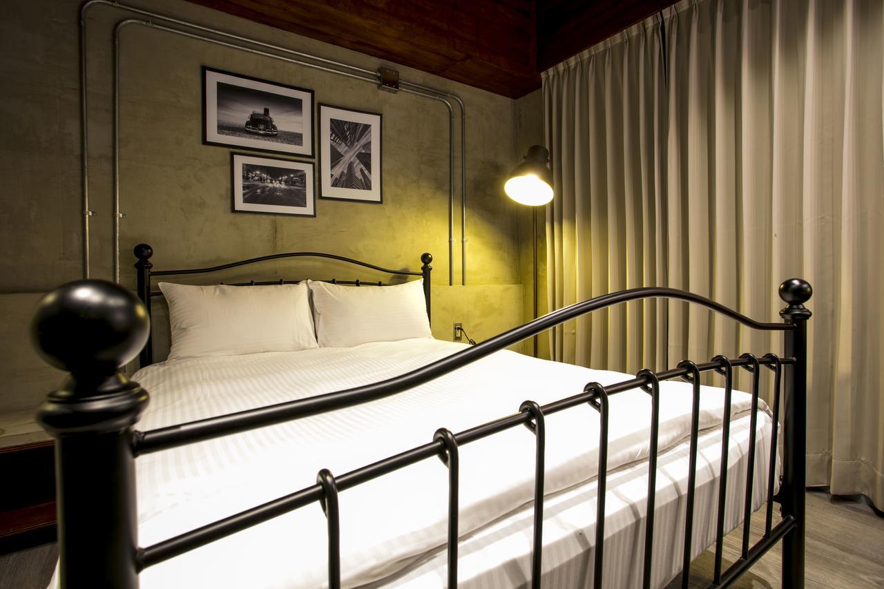 Loft Hostel Fengjia Taichung Buitenkant foto