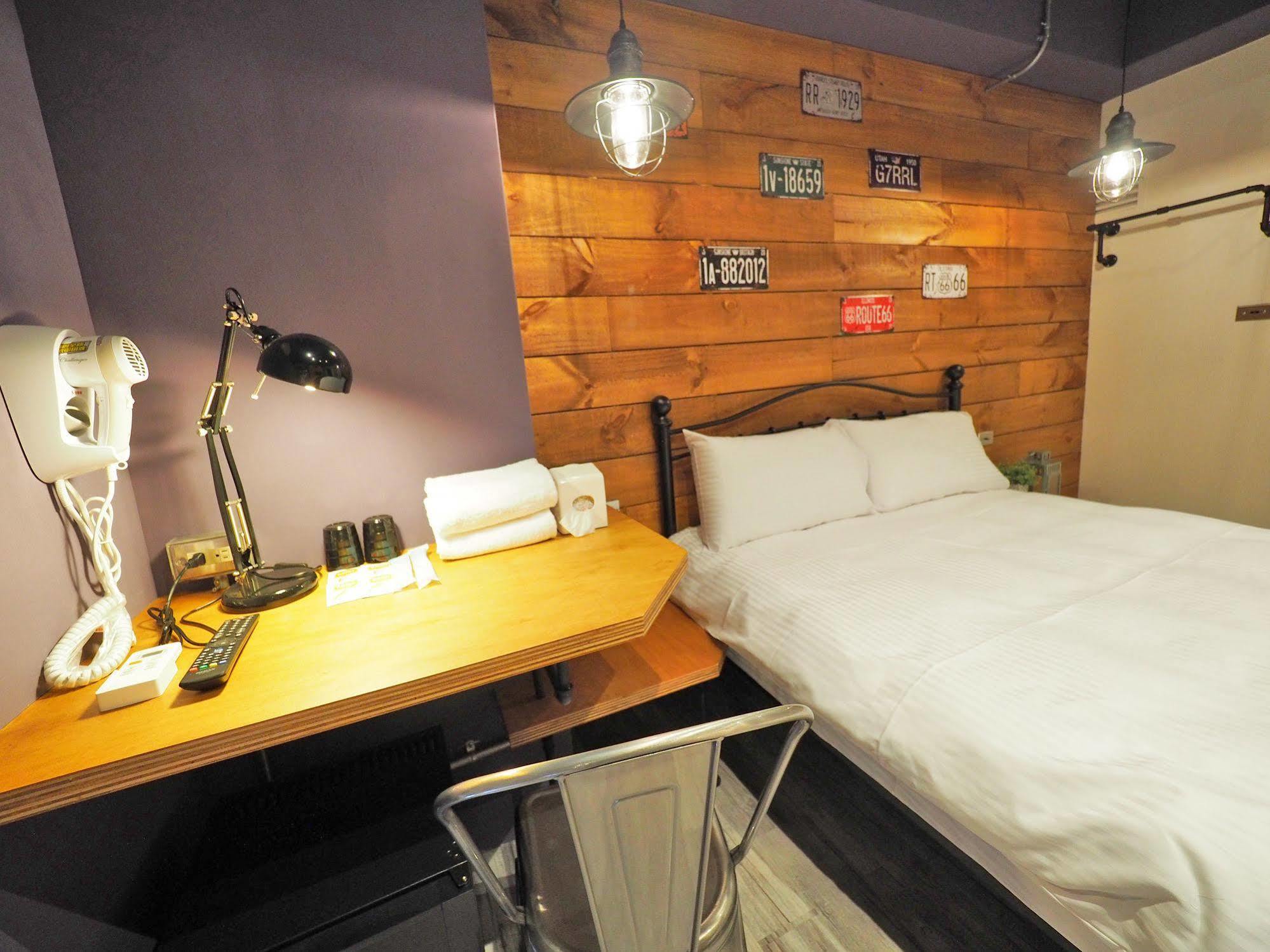 Loft Hostel Fengjia Taichung Buitenkant foto