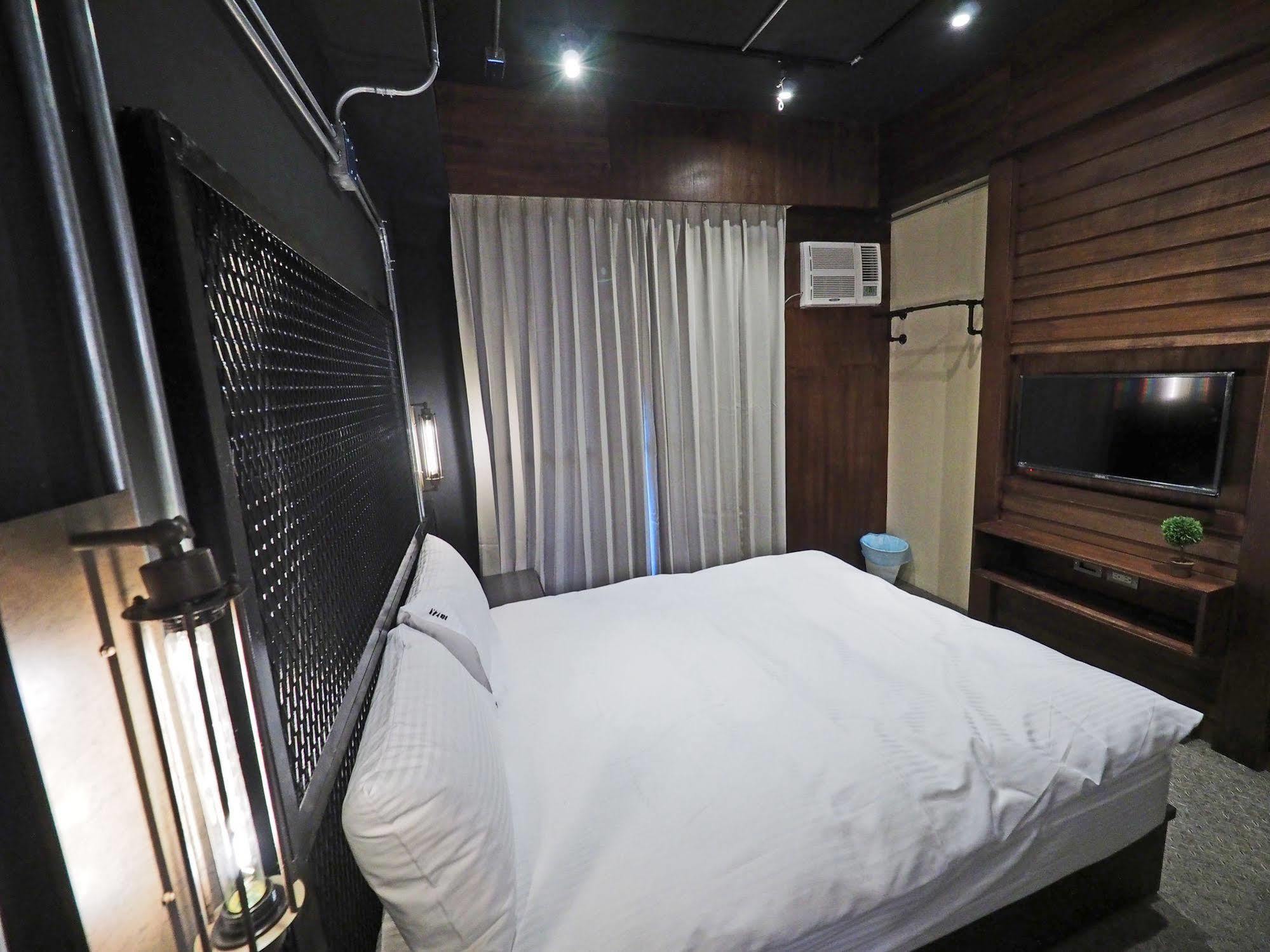 Loft Hostel Fengjia Taichung Buitenkant foto