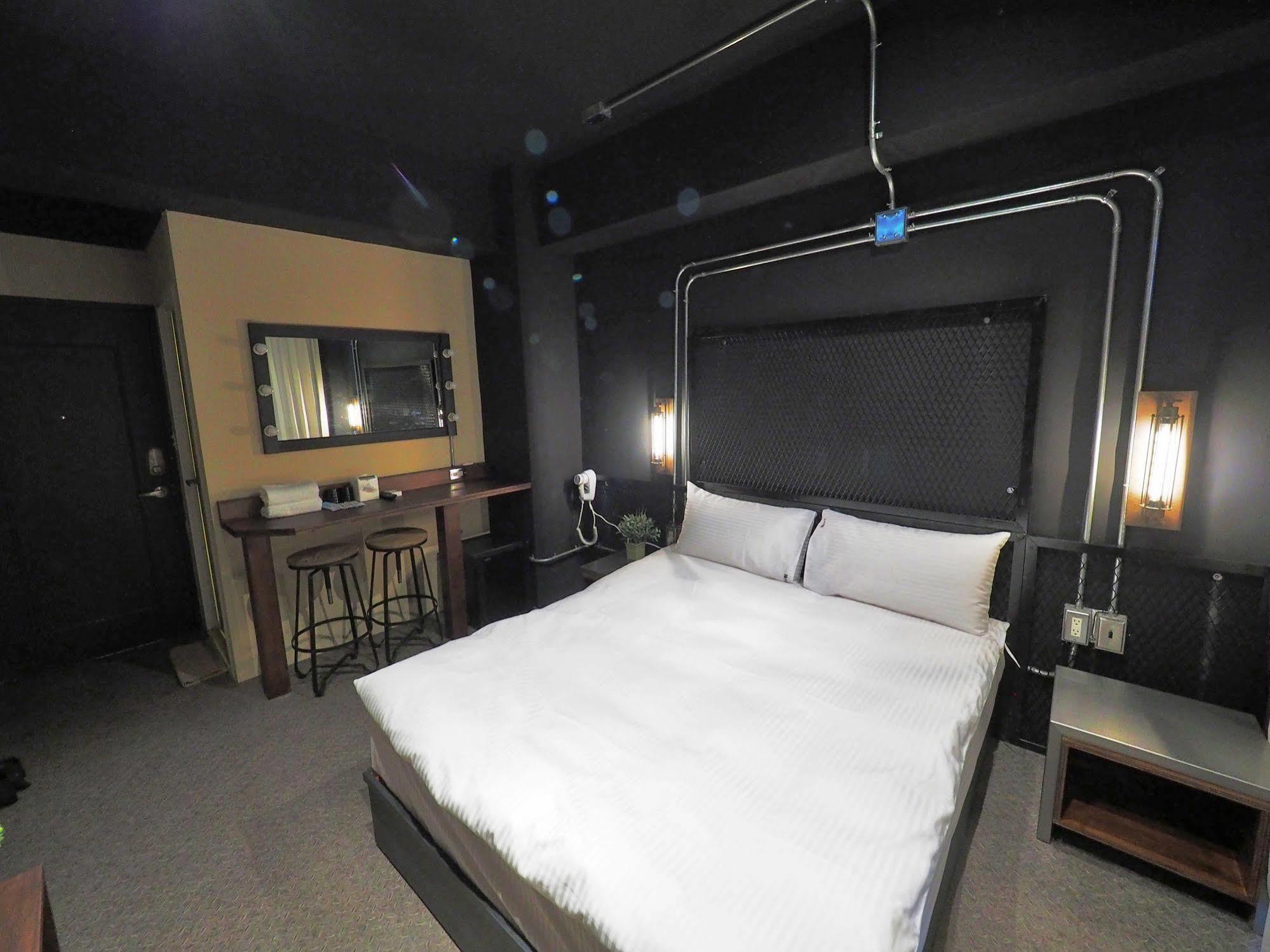 Loft Hostel Fengjia Taichung Buitenkant foto