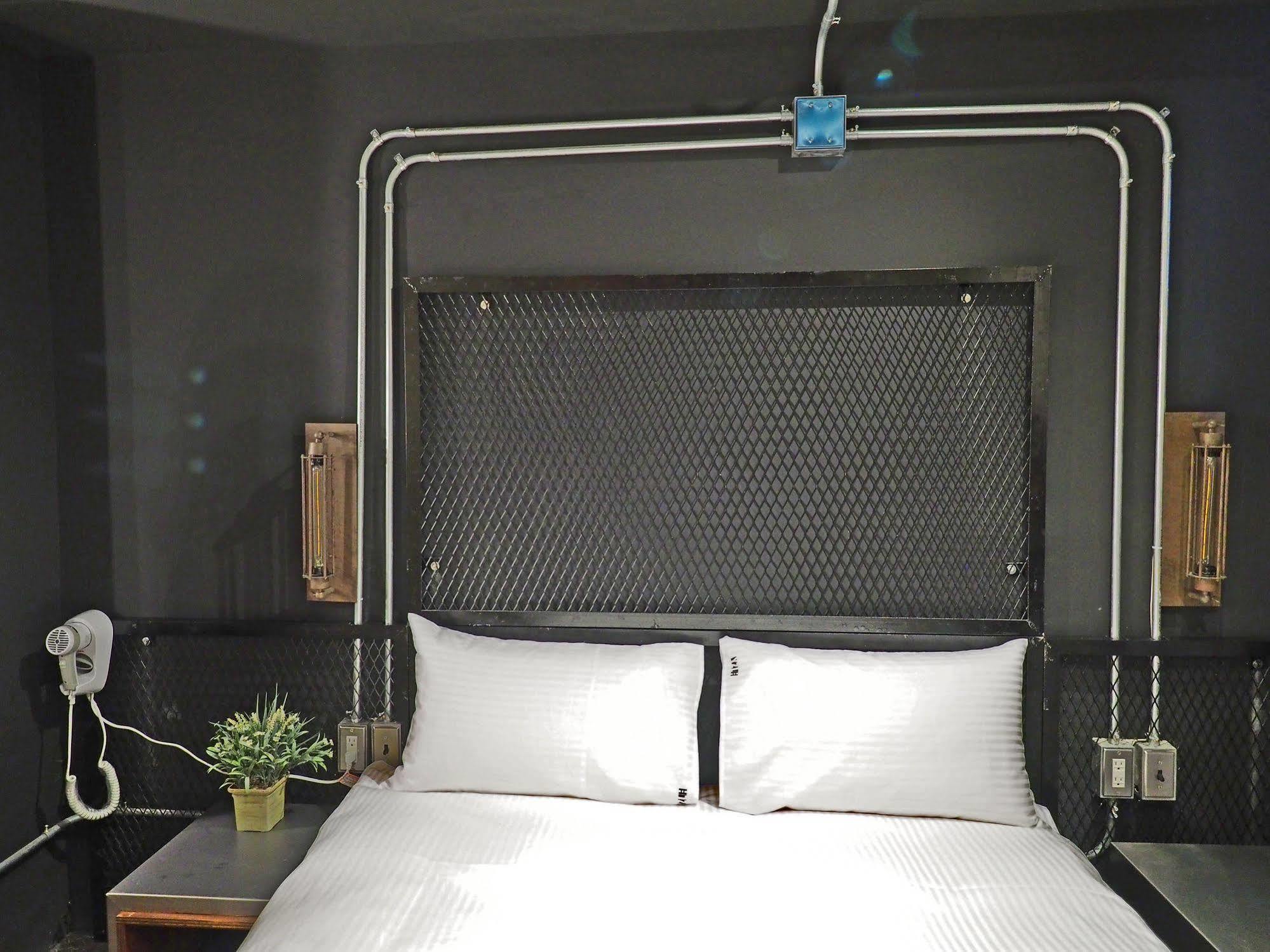 Loft Hostel Fengjia Taichung Buitenkant foto