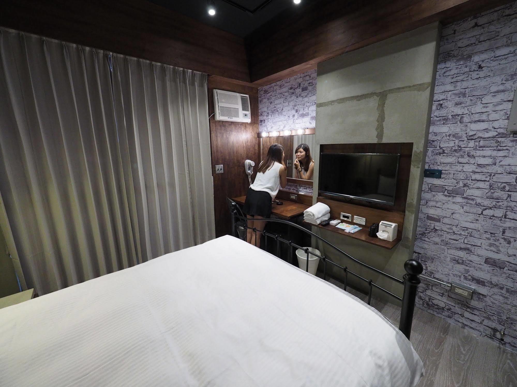 Loft Hostel Fengjia Taichung Buitenkant foto