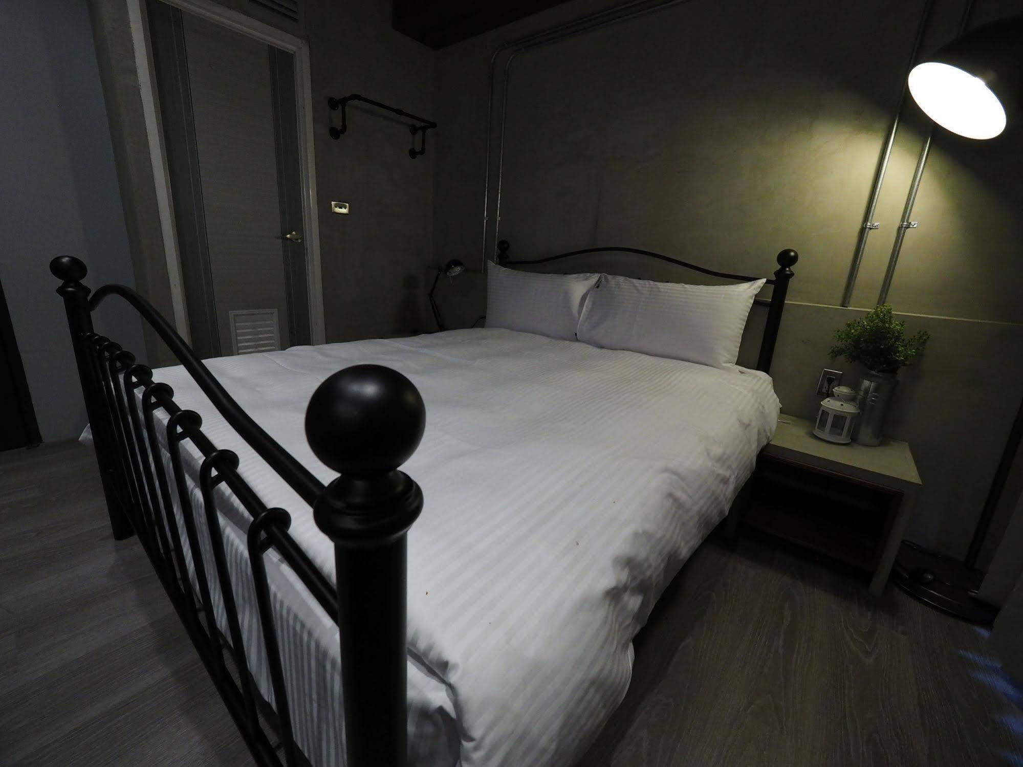 Loft Hostel Fengjia Taichung Buitenkant foto