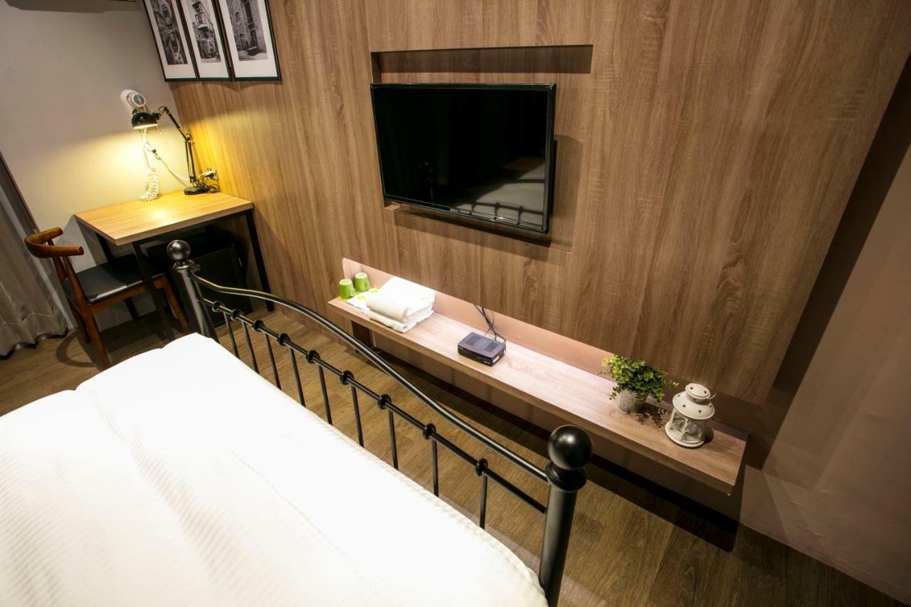 Loft Hostel Fengjia Taichung Buitenkant foto