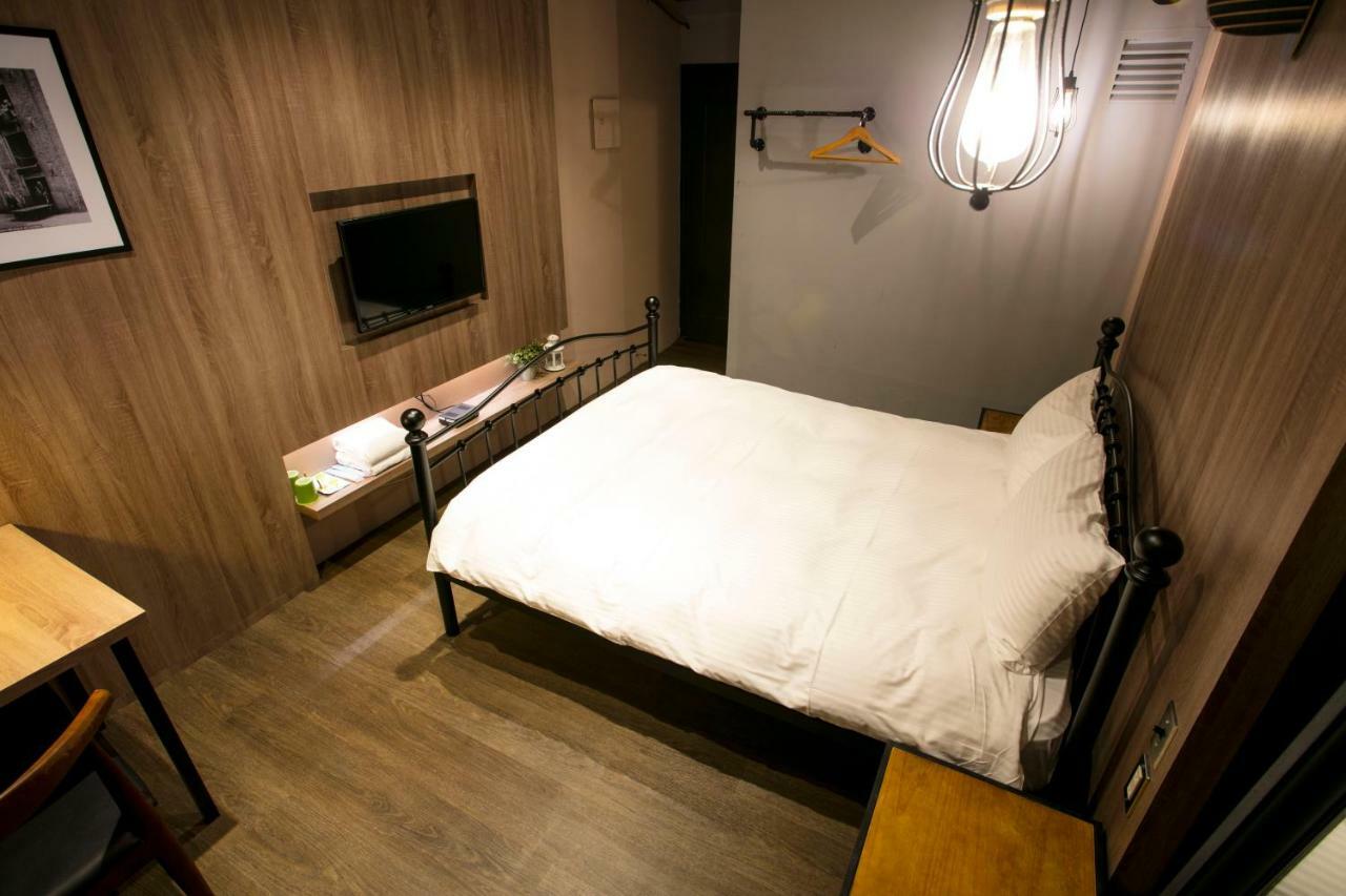 Loft Hostel Fengjia Taichung Buitenkant foto